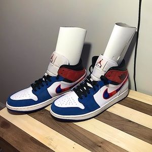 AIR JORDAN 1 MID ‘MULTICOLORED SWOOSH’.